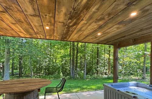 Madison Cabina | Charming Woodside Cabin w/Private Hot Tub & Scenic Trails at Standing Rock Far