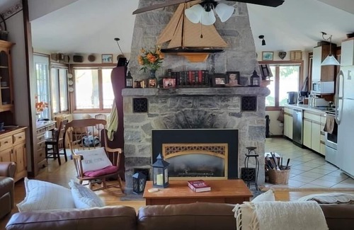 Rogers Casa | Año con Encanto Ronda Lakefront Cottage