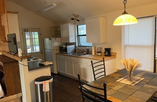 San Marcos Casa | Charming Yellow 1-bedroom house San Marcos Room service available! dog friendly