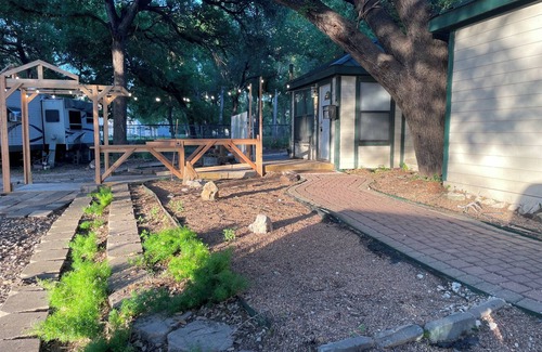 San Marcos Casa | Charming Yellow 1-bedroom house San Marcos Room service available! dog friendly