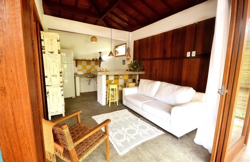 Barra Grande Casa | Charming Yellow Bungalow on Algodões Beach with full kitchen.