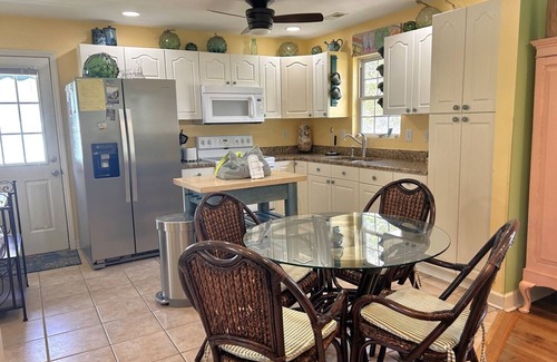 Tranquil Harbour Casa | Charmingly Beautiful, 2 Bdrm/1 Bath Home -Sleeps 4