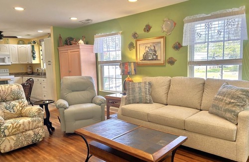 Tranquil Harbour Casa | Charmingly Beautiful, 2 Bdrm/1 Bath Home -Sleeps 4