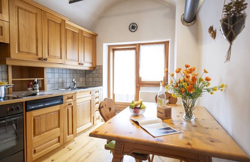 Ardez Casa | Chasa Bröl: Engadine holiday home in the middle of idyllic Ardez