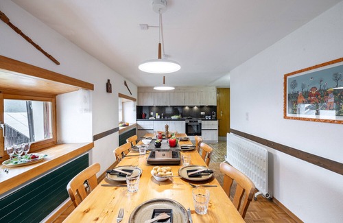Vna Apartamento | Chasa Moffa: Spacious 5.5-room flat in Vnà with panoramic views and private sauna