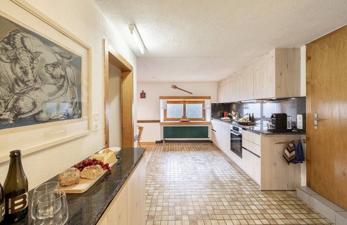 Vna Apartamento | Chasa Moffa: Spacious 5.5-room flat in Vnà with panoramic views and private sauna