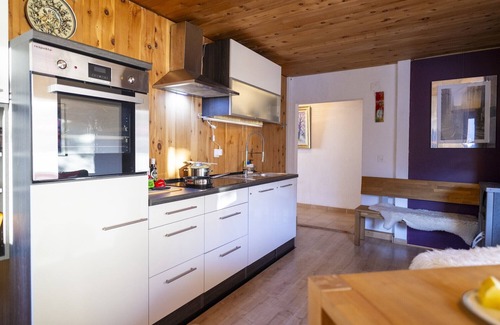 Valsot Apartamento | Chasa Patgific: Cozy 3-Room Holiday Apartment with Wood Stove and Stunning Garden in Ramosch