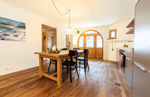 Engadin Scoul Apartamento | Chasa Punt 43: Romantic hideaway in the historic village centre of Scuol