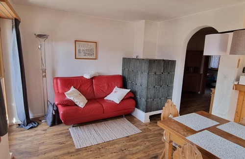 Vna Apartamento | Chasa Rosa 1: 3.5-room apartment in the idyllic and sun-drenched mountain village of Vnà