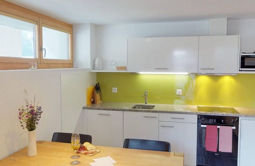Tschlin Apartamento | Chasa Samalgors: Modern and family-friendly 3-room apartment in the idyllic mountain village of Tschlin