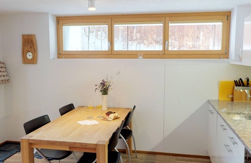Tschlin Apartamento | Chasa Samalgors: Modern and family-friendly 3-room apartment in the idyllic mountain village of Tschlin