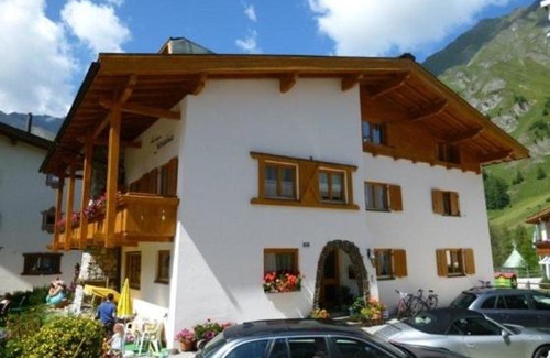 Ravaisch Apartamento | Chasa Seraina