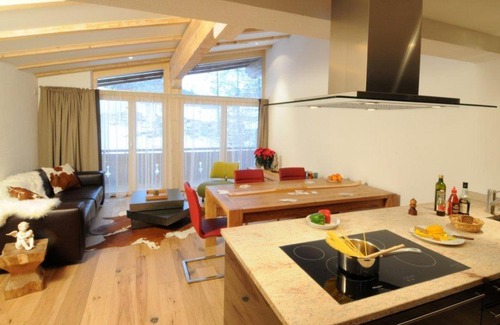 Ravaisch Apartamento | Chasa Seraina