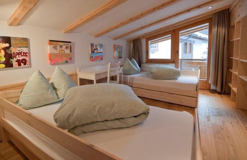 Ravaisch Apartamento | Chasa Seraina