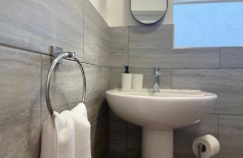 Burntwood Apartamento | Chase View by GB Short Stays