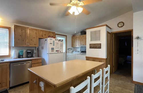 Hatteras Cabaña | Chasing Sunsets Dog-friendly home w/deck and ocean view