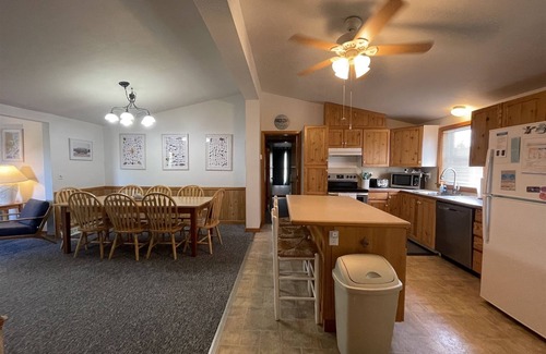 Hatteras Cabaña | Chasing Sunsets Dog-friendly home w/deck and ocean view
