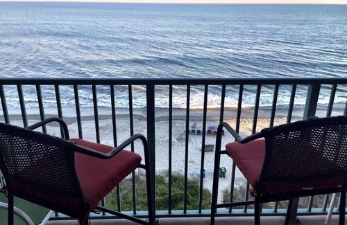 Myrtle Beach Condominio | "Chasing Waves" ~ Magnífico condominio King frente al mar, sala de estar, ducha a ras de suelo