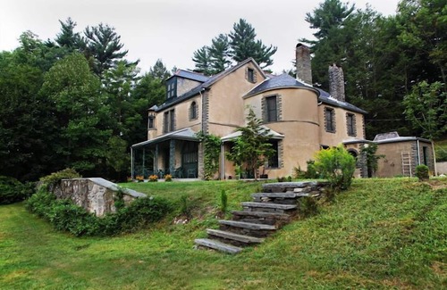 Milford Casa | Cottage del Forester, un 19o C. Chateau francés