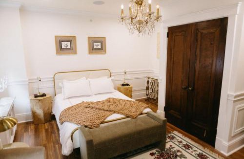 Connellsville Hotel | Chateau Connellsville Eclectic Homage Suite