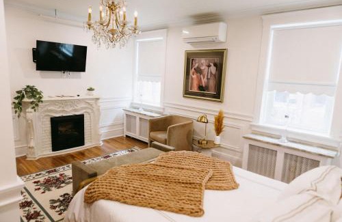 Connellsville Hotel | Chateau Connellsville Eclectic Homage Suite