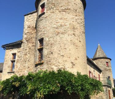 Quins Cama Y Desayuno | Chateau de Cadars