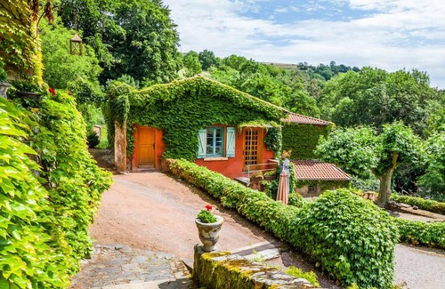 Lurcieux Casa | La vida de Castillo en un mundo moderno