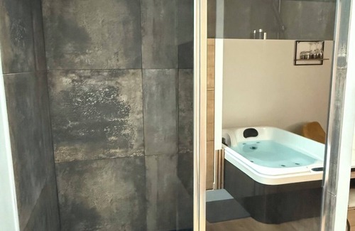 Teloche Cama Y Desayuno | Château de Posset: Loft Anne-Marie, close to the 24 Hours of Le Mans racetrack