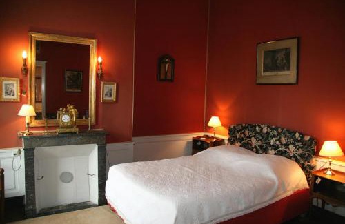 Nouic Cama Y Desayuno | Chateau du Fraisse