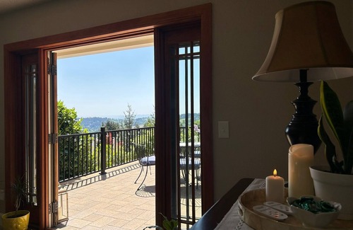 Dundee Casa | Ubicado en 5 acres en las colinas de Dundee con magníficas vistas y degustación de vinos cerca.