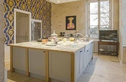 Benest Villa | Chateau Loire para bodas, castillo de bodas en Francia, alquiler de castillos para fiestas, gran castillo con piscina en alquiler