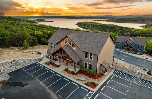Table Rock Casa | Chateau on the Cove