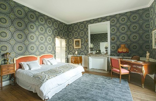 Benest Otro | Chateau Paradis - Veintiocho Habitaciones , Capacidad 91