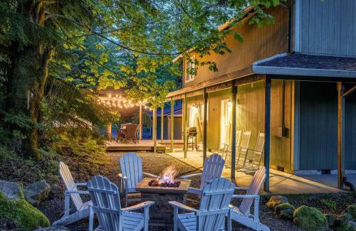 Welches Casa | Chateau Relaxeau Game Room Hot Tub Fire Pit
