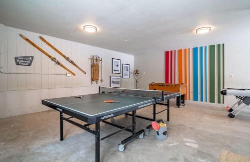 Welches Casa | Chateau Relaxeau Game Room Hot Tub Fire Pit