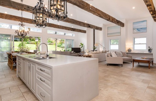 Red Hill Casa | Chateau Rouge - Provincial Home Red Hill