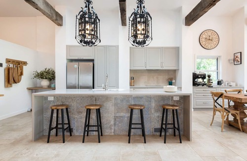 Red Hill Casa | Chateau Rouge - Provincial Home Red Hill
