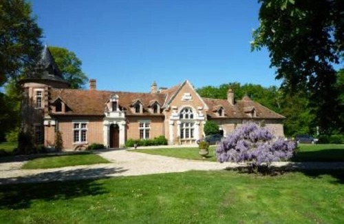 Millancay Casa | Chateau solognot XV eme siècle tout confort avec piscine et tennis.