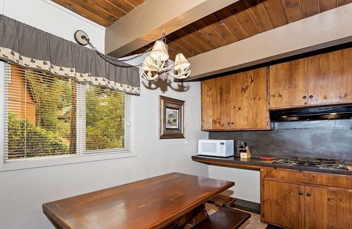 Summit Estates Casa | Chateau St. Moritz by Destination Big Bear : Walk to Snow Summit Resort! Hot Tub! Pool Table!