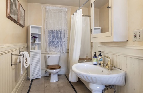 Western Addition Cama Y Desayuno | Chateau Tivoli B&B