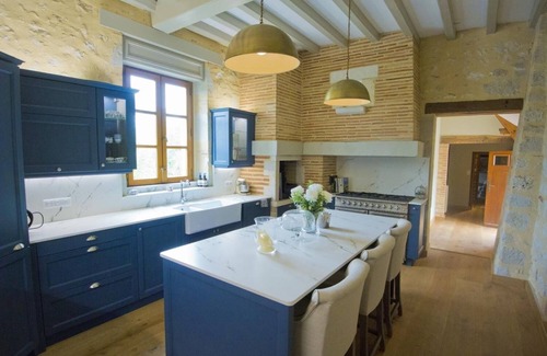 Villeneuve-sur-Lot Casa | Chateau Trieux, a 16th century chateau set in 3.5 hectares of private grounds.