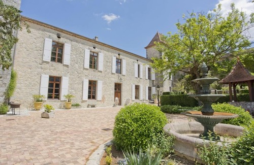Villeneuve-sur-Lot Casa | Chateau Trieux, a 16th century chateau set in 3.5 hectares of private grounds.