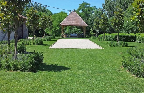 Villeneuve-sur-Lot Casa | Chateau Trieux, a 16th century chateau set in 3.5 hectares of private grounds.