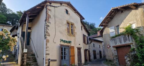 Confolens Casa | Chateau-une - a Beautiful historic medieval holiday rental.