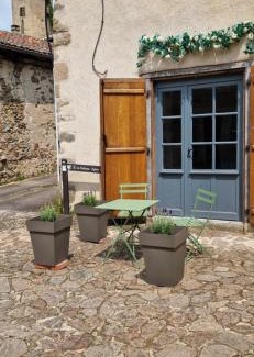 Confolens Casa | Chateau-une - a Beautiful historic medieval holiday rental.