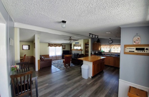 Dewittville Casa | Chautauqua country home. Boat, snowmobile, fishing, wineries, family get away.