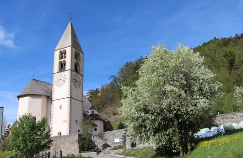 Tubre Apartamento | Chavalatsch vacation apartment with stunning views of the mountains