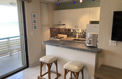 Bolongo Bay Apartamento | ¡VEA LA VISTA! Fantastic Affordable Oceanfront Studio - Escucha las olas