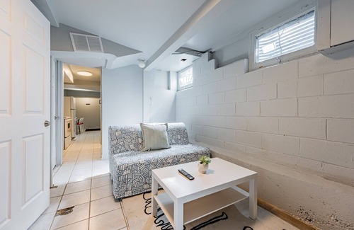 Rockcliffe - Smythe Casa | Cheerful 1-bedroom 1-living-room walkout basement
