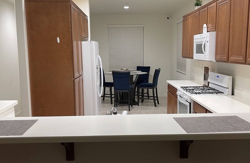 Victorville Casa | Cheerful 1 bedroom home with hot tub